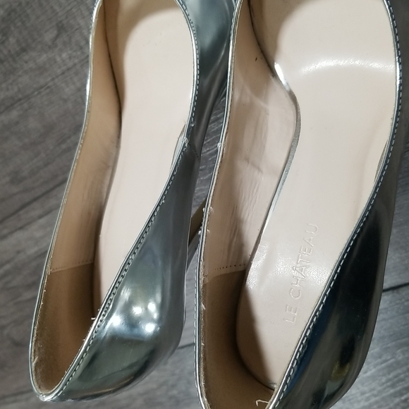 Le Chateau Silver Peep Toe Platform Heels and Clutch Purse - Picture 3 of 7